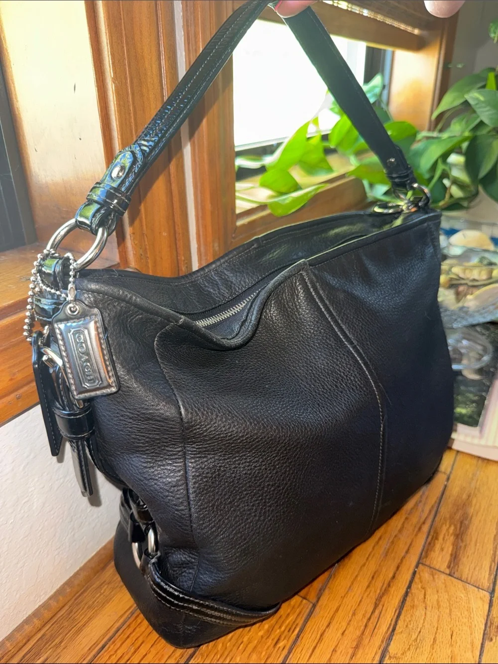 EUC Black Coach Chelsea Katarina Pebbled Leather Hobo Bag 18901 pink interior